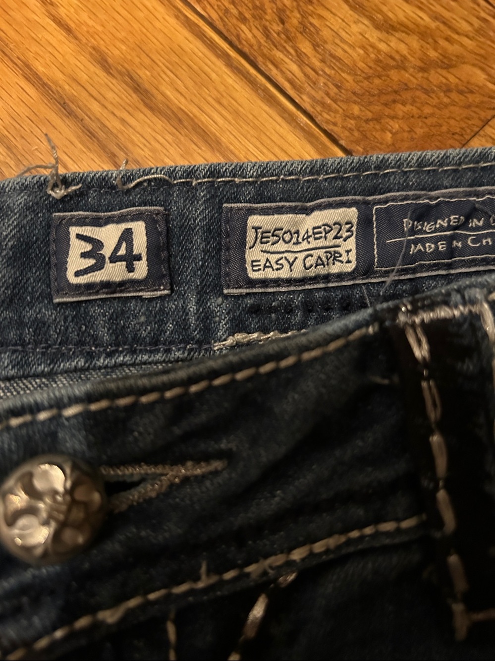 Miss Me Easy Capris Jeans size 34 - Picture 4 of 6